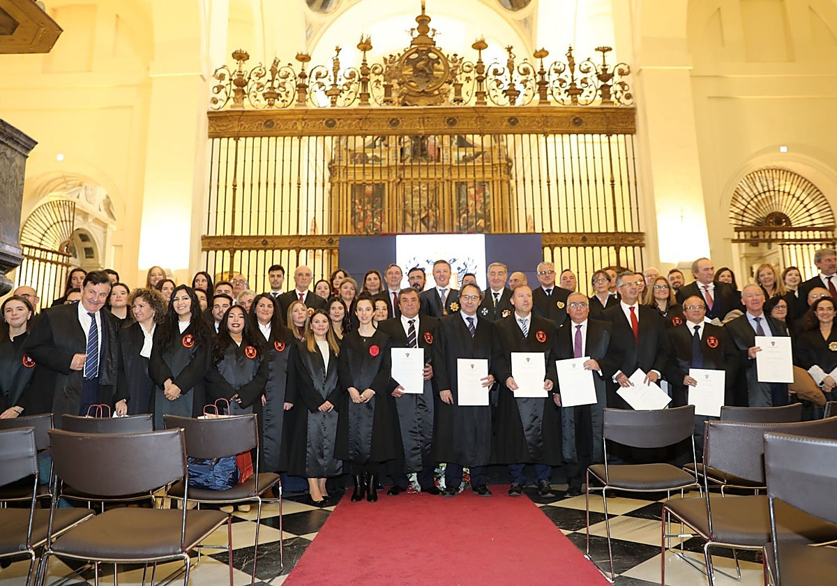 Foto de familia del acto de jura en la iglesia de San Pedro Mártiir