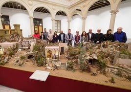 Botas de agua y rastrillos en homenaje a Letur en el belén de la Diputación de Albacete