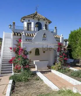 Imagen secundaria 2 - Fachada, salón y capilla de la finca a la venta en Córdoba