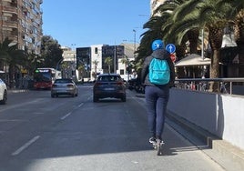 Muere un adolescente de 17 años atropellado en un patinete de noche y sin luces en Valencia