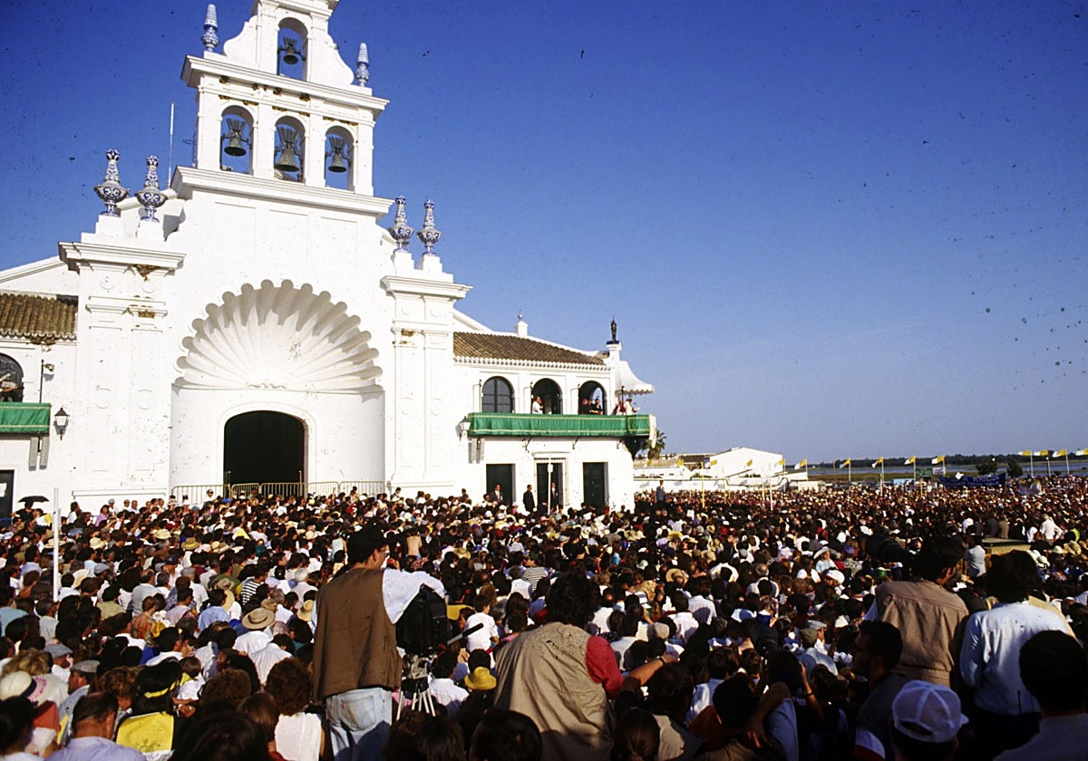 La octava peregrinación rociera a Roma, conmemora el 30 aniversario de la visita de san Juan Pablo II al Santuario onubense