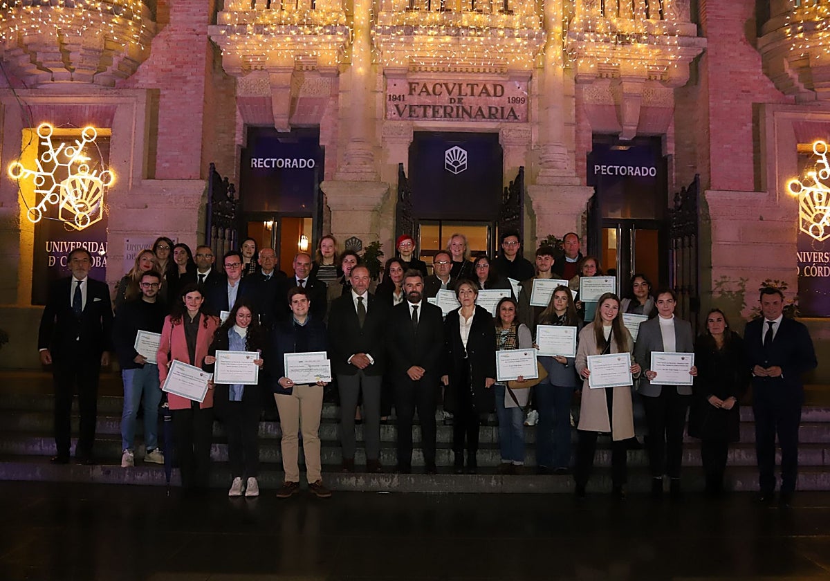 Los premiados, con dirigentes de la Fundación Caja Rural del Sur y la Universidad de Córdoba