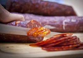 Alerta sanitaria por listeria en 12 productos cárnicos distribuidos en Córdoba