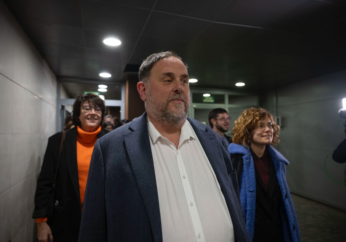 Oriol Junqueras, hoy, llegando a la sede de ERC tras ganar las primarias para recuperar la presidencia del partido