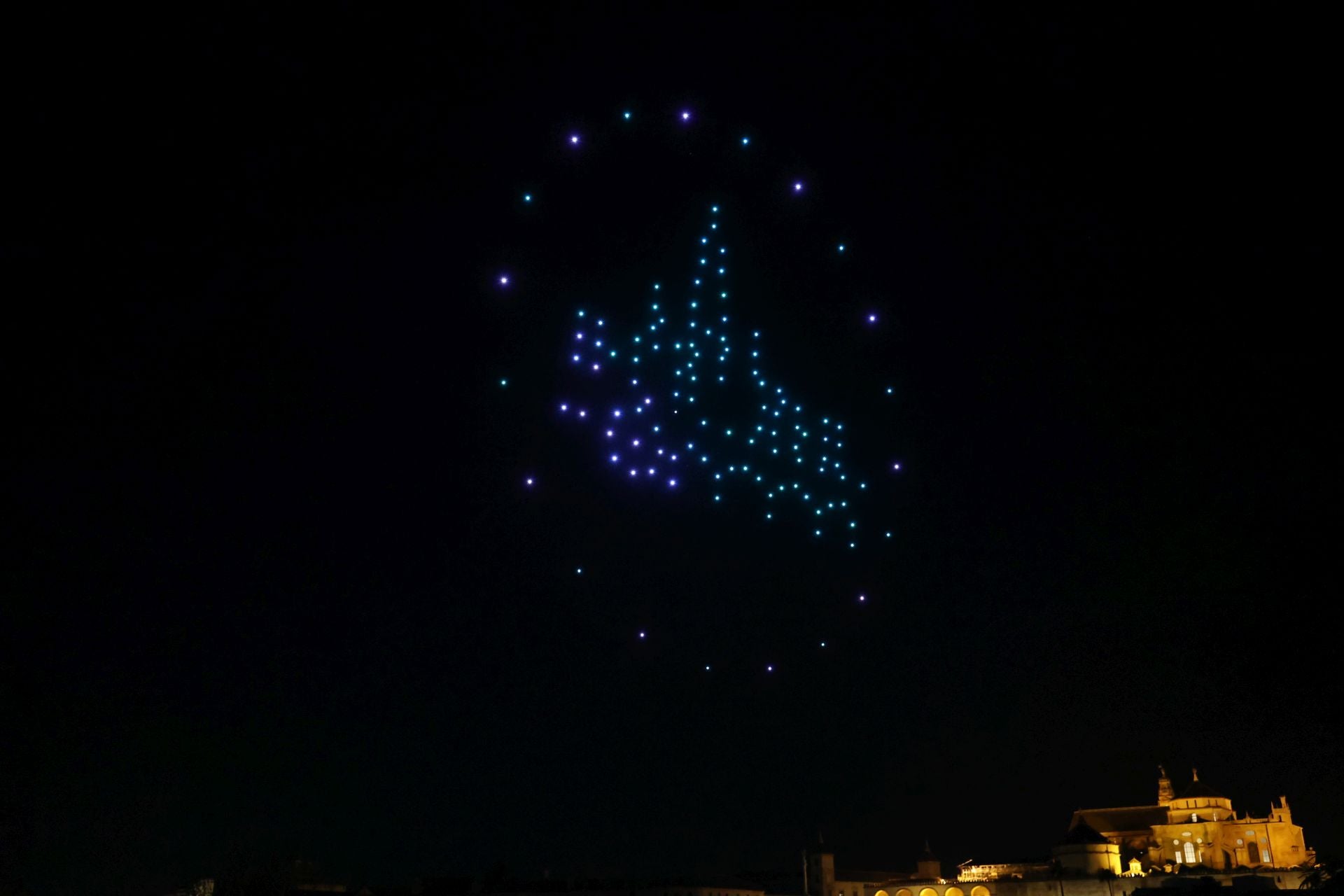 El deslumbrante espectáculo de drones en la Navidad de Córdoba, en imágenes