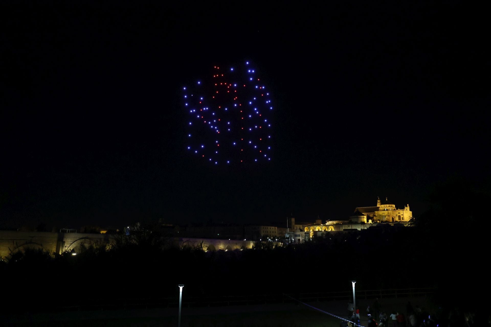 El deslumbrante espectáculo de drones en la Navidad de Córdoba, en imágenes