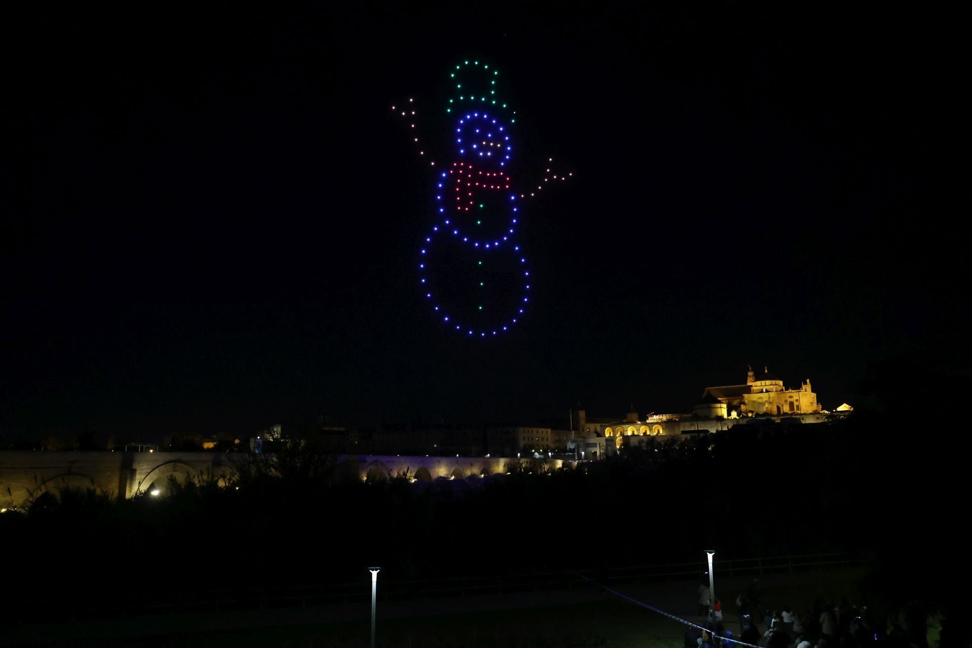 El deslumbrante espectáculo de drones en la Navidad de Córdoba, en imágenes