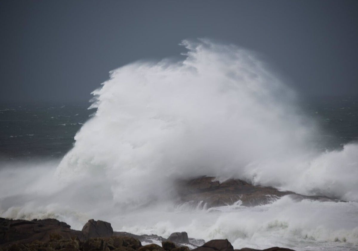 El fuerte oleaje previsto obliga a cerrar el puerto de Tarifa