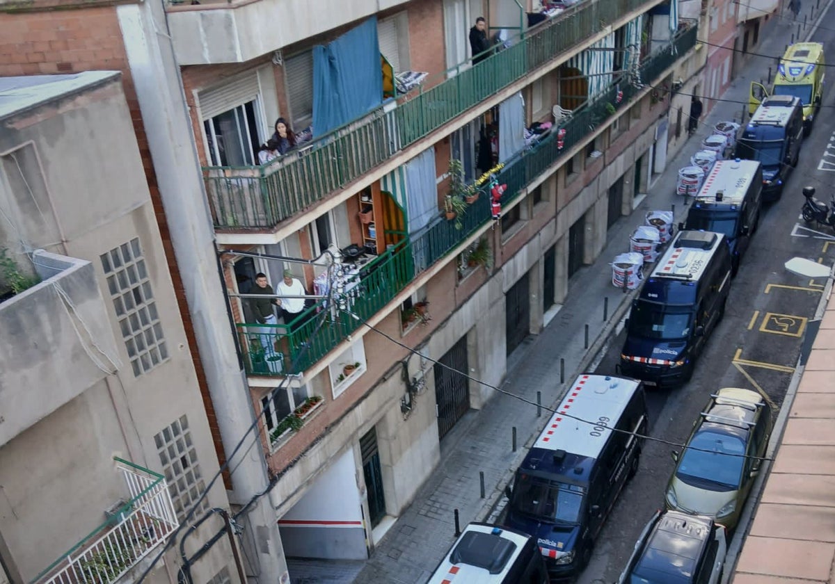 Despliegue policial en Horta para detener a los cuatro sospechosos del secuestro y la agresión