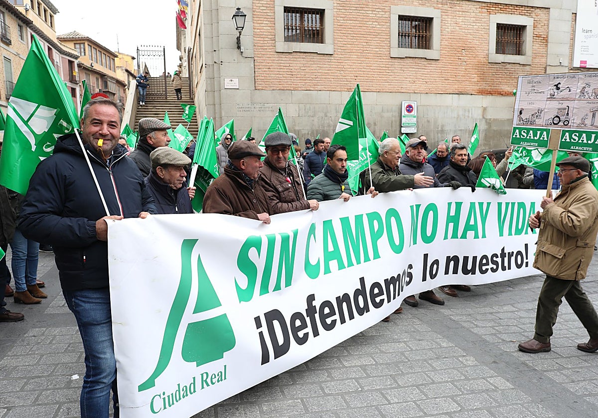Manifestantes de Asaja protestan este martes en Toledo
