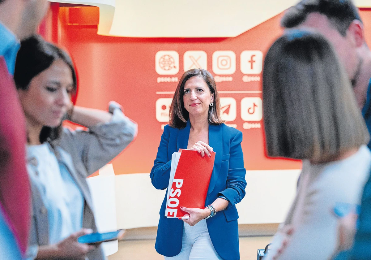 Esther Peña, al terminar una rueda de prensa en Ferraz