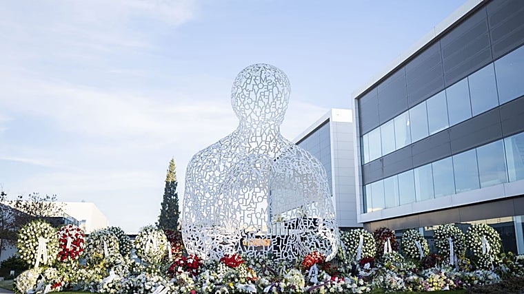 Emotiva despedida de la plantilla de Mango a su fundador Isak Andic