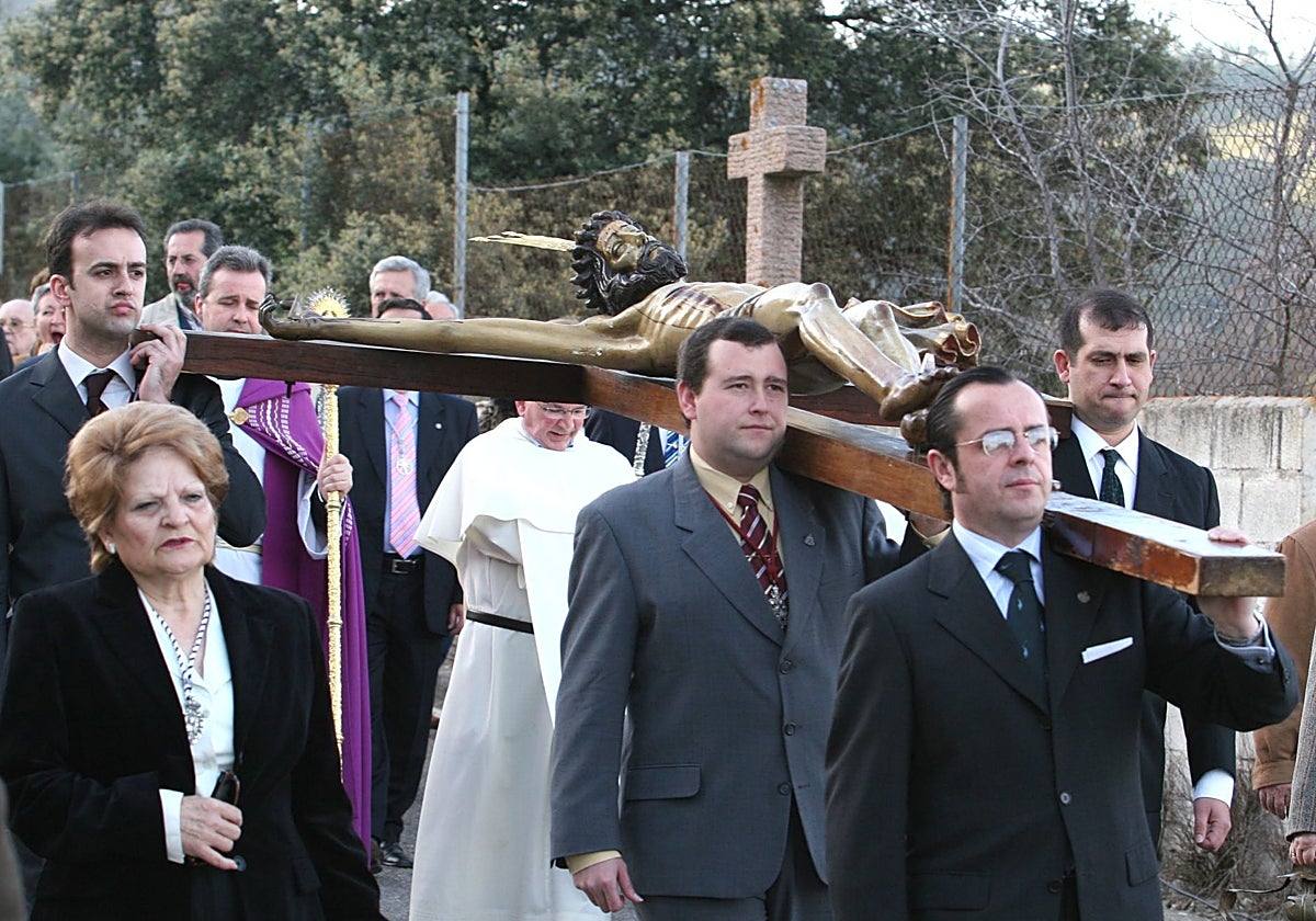 El Cristo de San Álvaro, en el Vía Crucis de las cofradías, en 2007