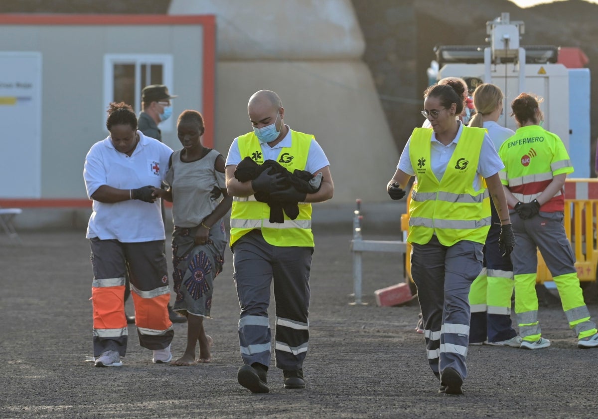 Desembarco en noviembre de 163 personas, entre ellas varios niños, en El Hierro.