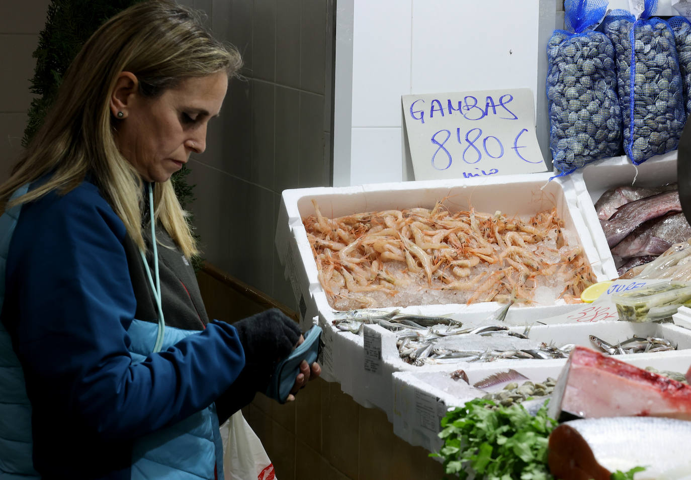 Las compras para las comidas de Navidad en Córdoba, en imágenes