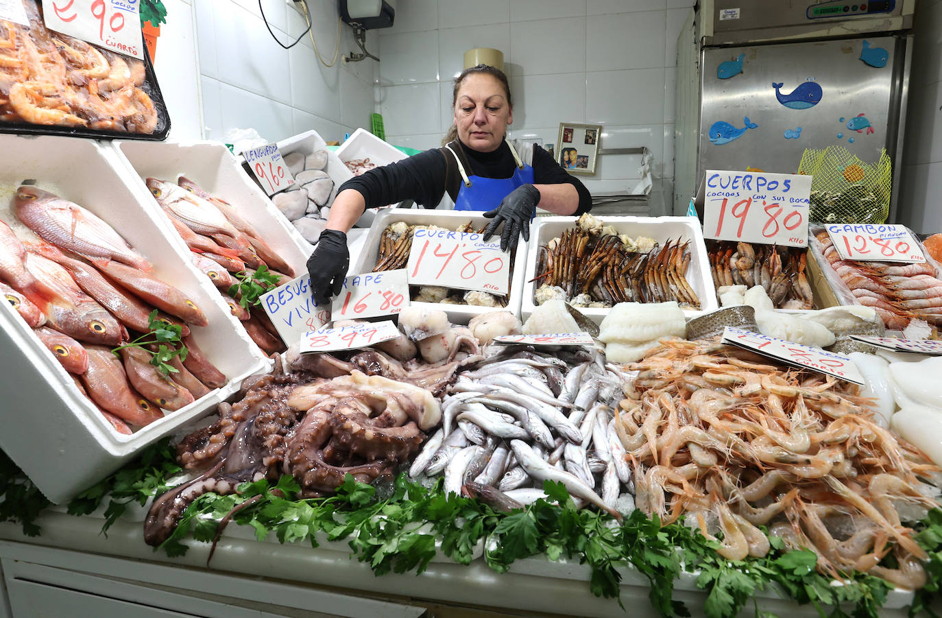 Las compras para las comidas de Navidad en Córdoba, en imágenes