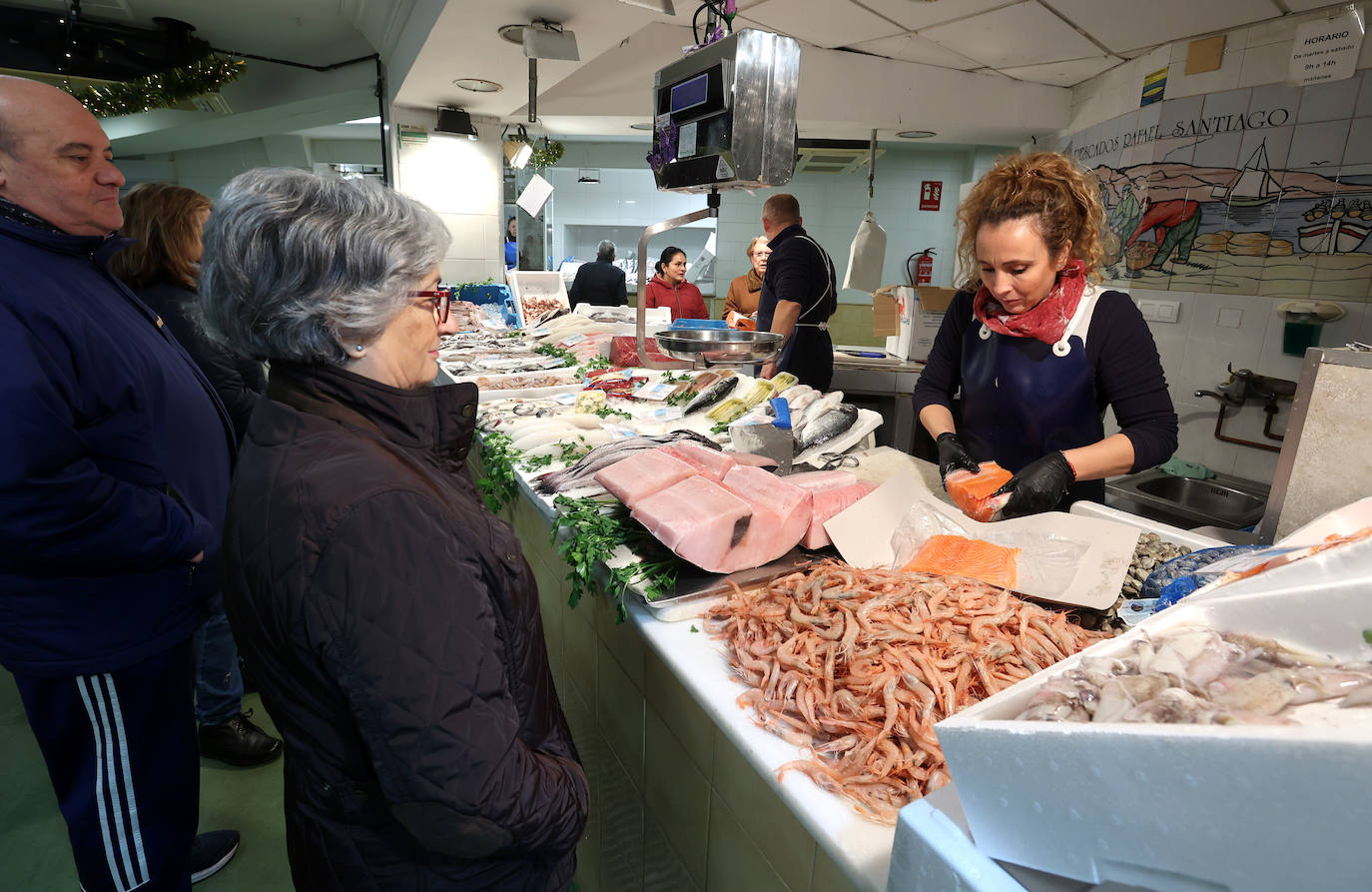 Las compras para las comidas de Navidad en Córdoba, en imágenes