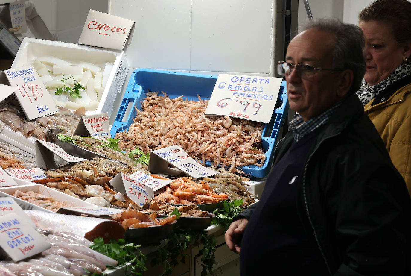 Las compras para las comidas de Navidad en Córdoba, en imágenes