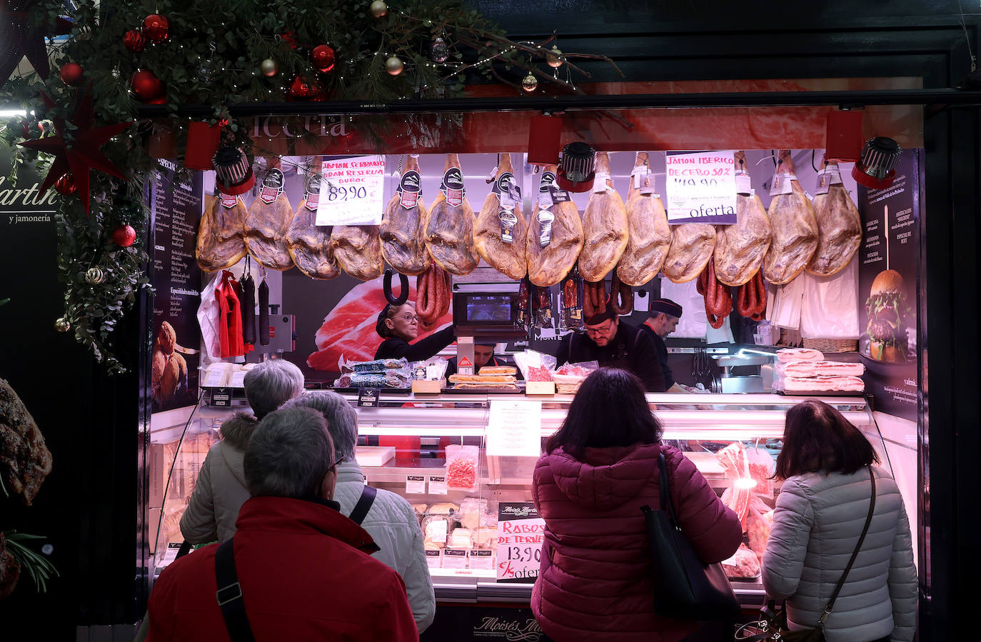 Las compras para las comidas de Navidad en Córdoba, en imágenes