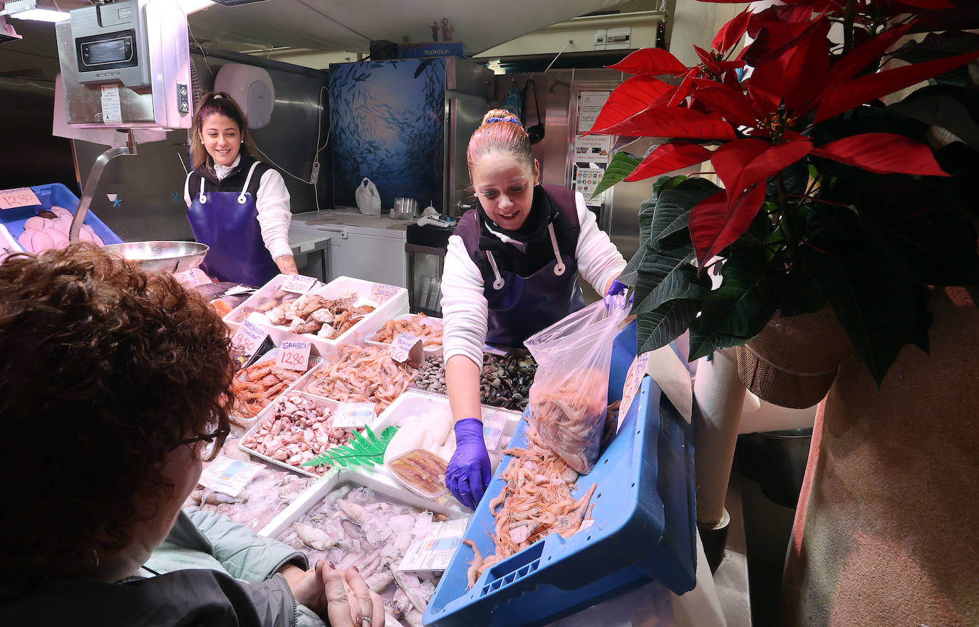 Las compras para las comidas de Navidad en Córdoba, en imágenes