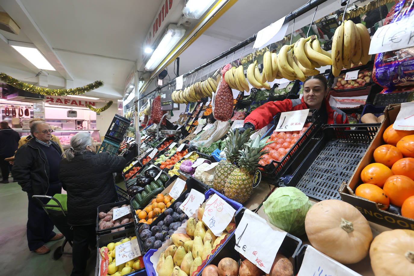 Las compras para las comidas de Navidad en Córdoba, en imágenes