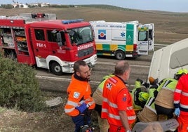 Muere una mujer de 72 años al chocar su coche con un camión en la A-3052 en San Sebastián de los Ballesteros