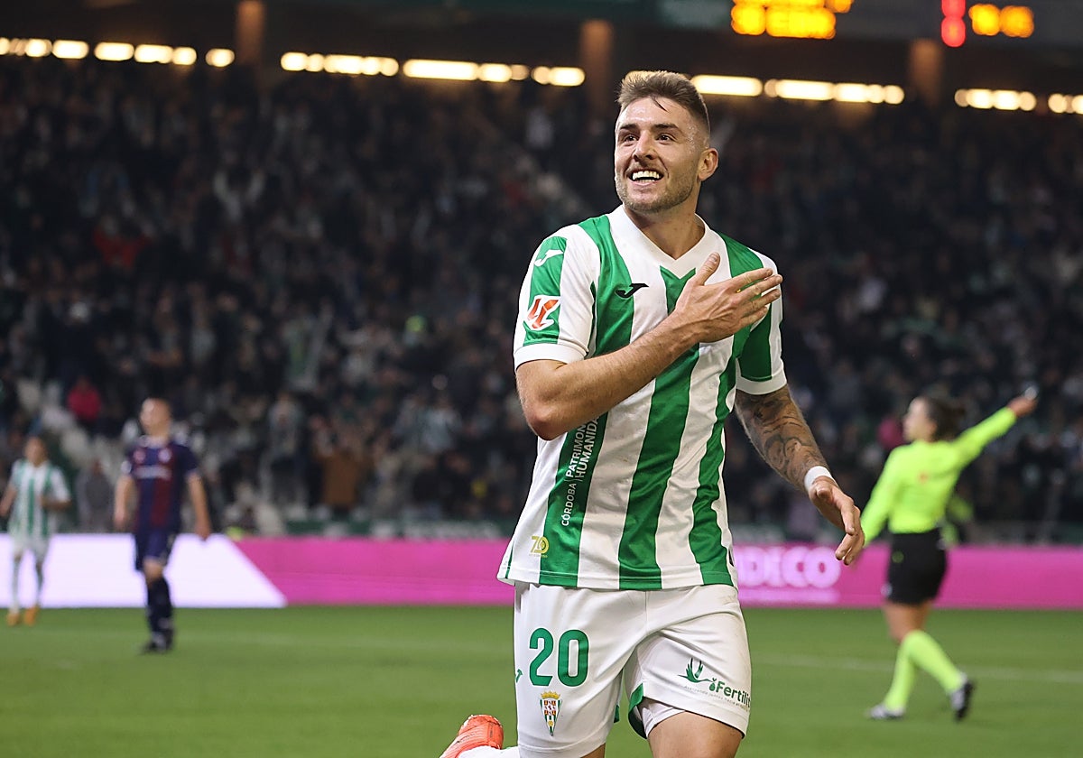 Antonio Casas celebra su gol ante el Eibar en El Arcángel