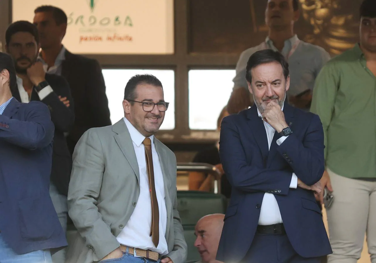 A la derecha, el CEO del Córdoba, Antonio Fernández Monterrubio junto al presidente de la RFAF Pablo Lozano