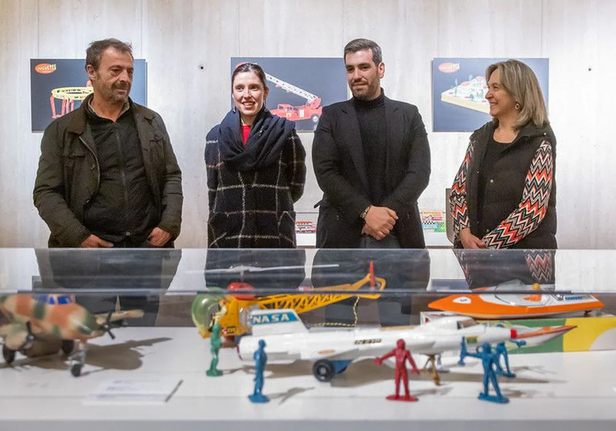 La alcaldesa de Guadalajara, Ana Guarinos, asistió a la inauguración. A su derecha, José Luis Alguacil