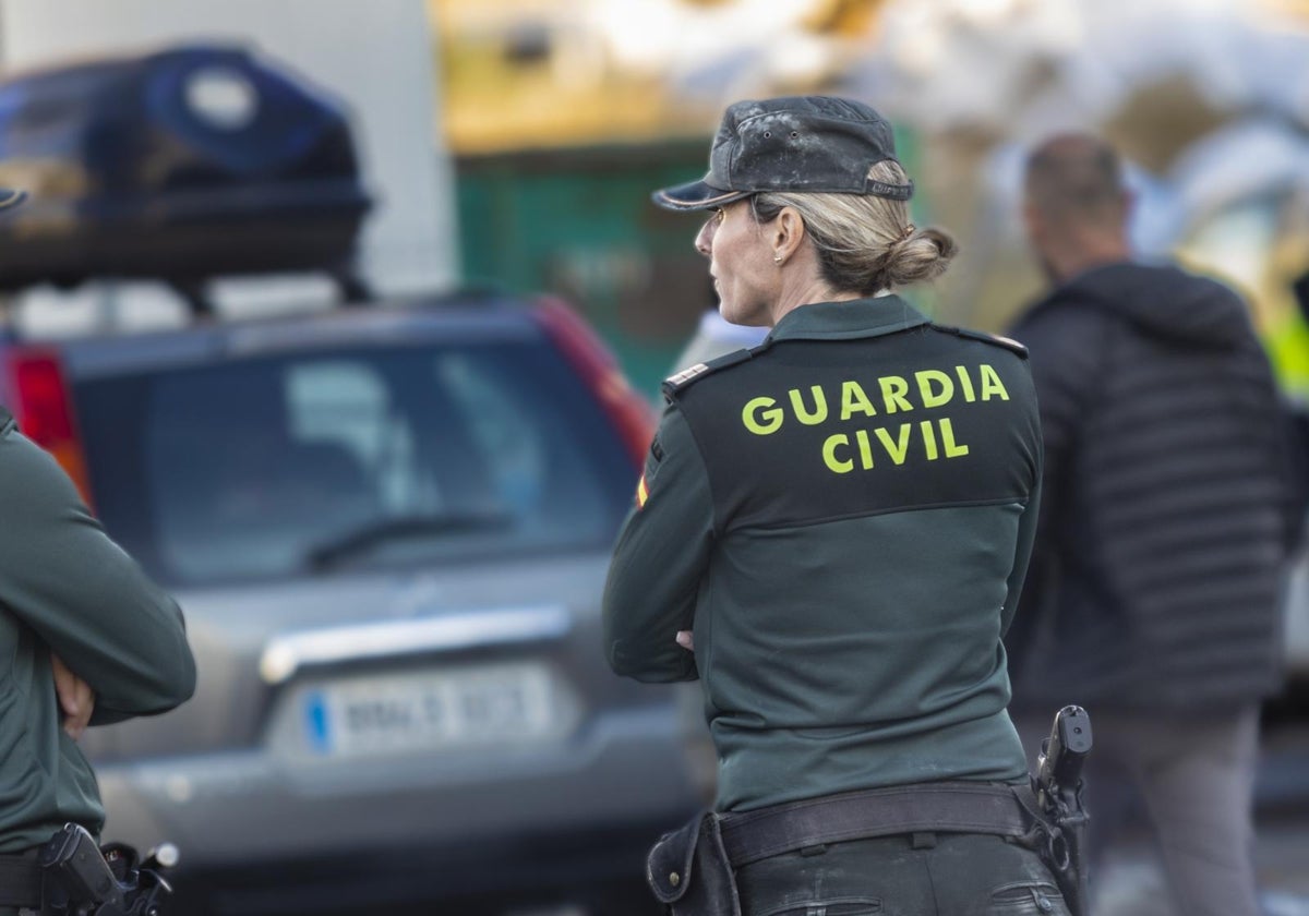 Agentes de la Guardia Civil durante una intervención en la provincia de Alicante