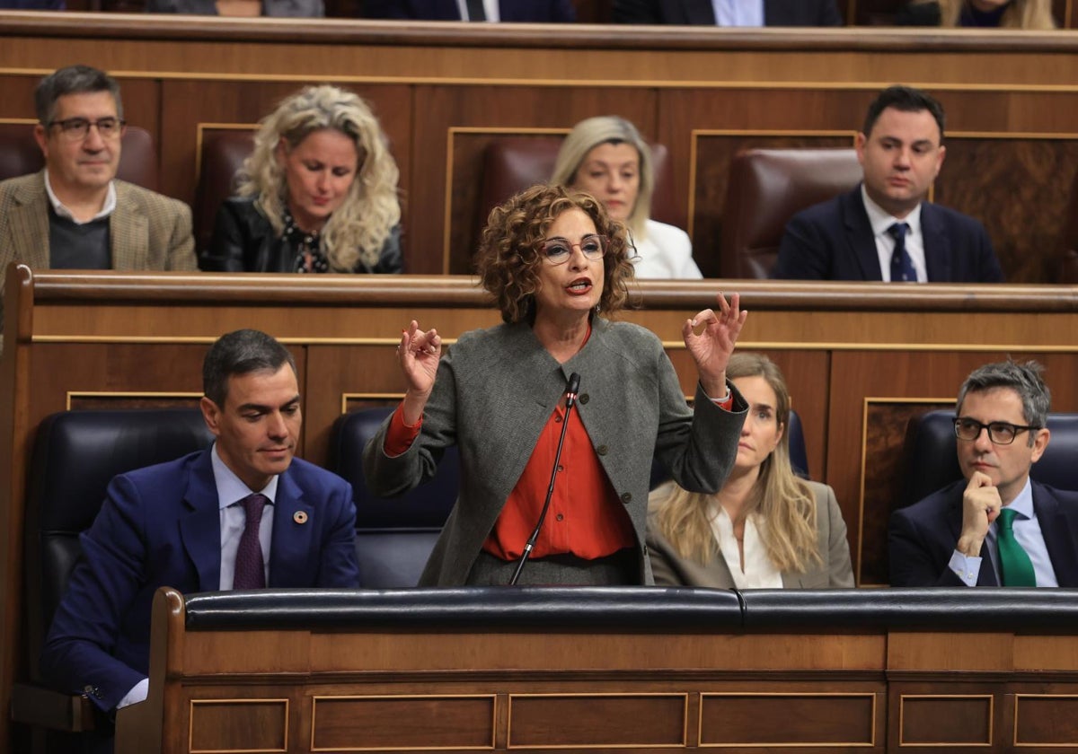 María Jesús Montero en el Congreso de los Diputados con Pedro Sánchez