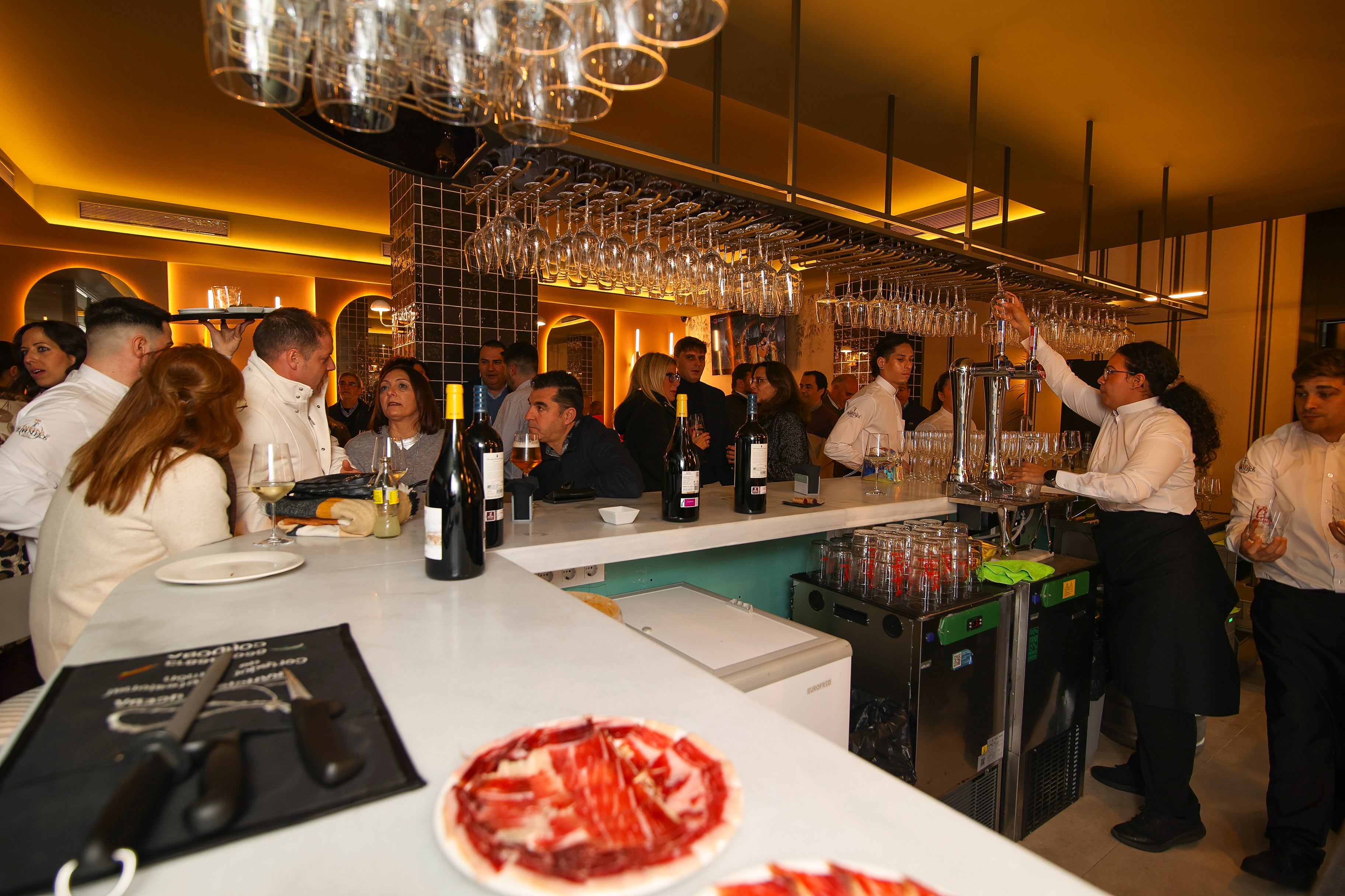 La inauguración de la nueva Taberna Turruñuelos, en imágenes