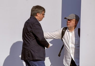 La juez apunta que los tres mossos investigados se coordinaron para evitar la detención de Puigdemont