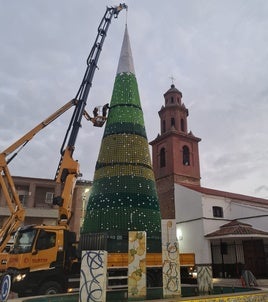 Cazalegas crea el árbol de Navidad de croché más grande del mundo