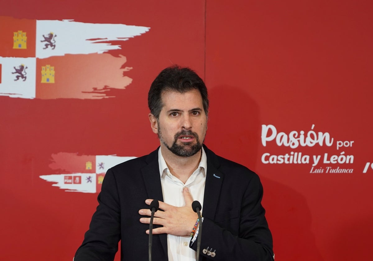 El secretario general del PSOE de Castilla y León, Luis Tudanca, durante una rueda de prensa