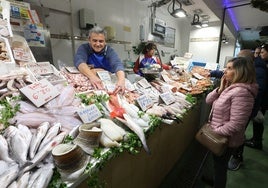 Los mercados de Córdoba llenan las mesas para Nochebuena: «Piden sobre todo cordero y carrillada»