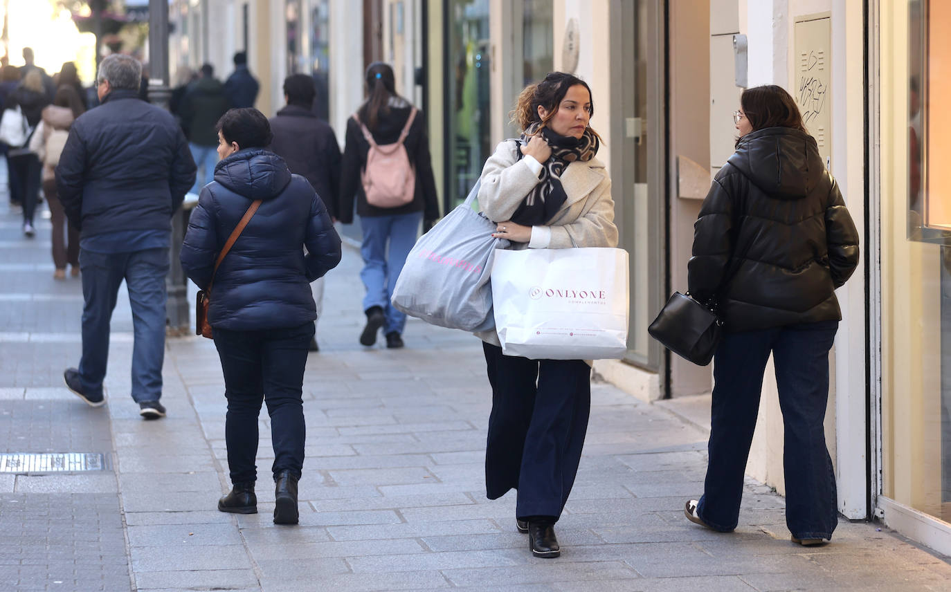 Las populares compras de regalos navideños en el Centro, en imágenes