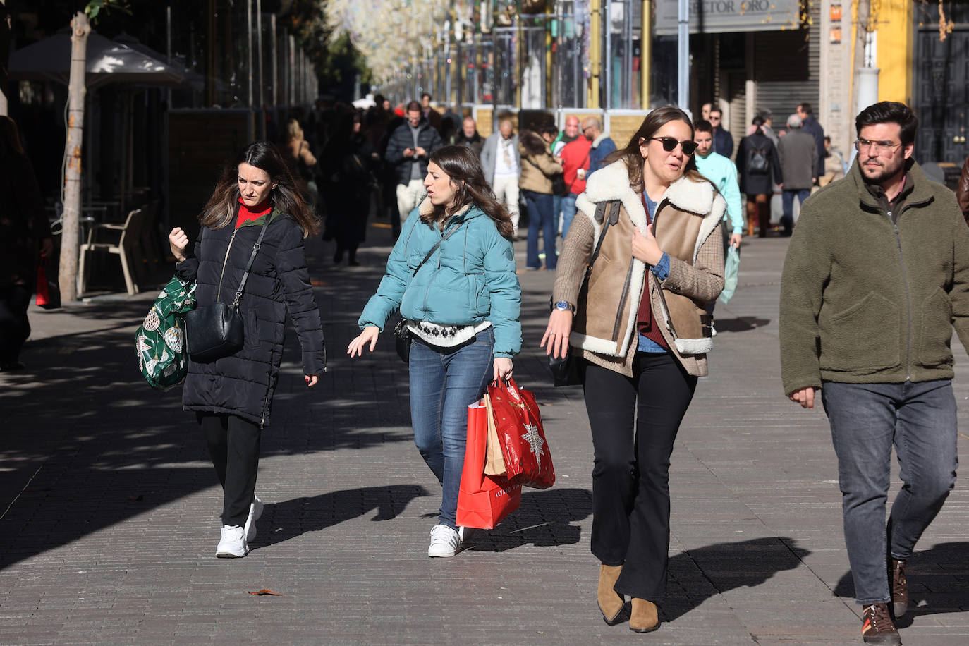 Las populares compras de regalos navideños en el Centro, en imágenes