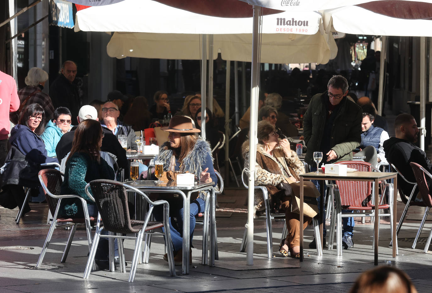 Las populares compras de regalos navideños en el Centro, en imágenes