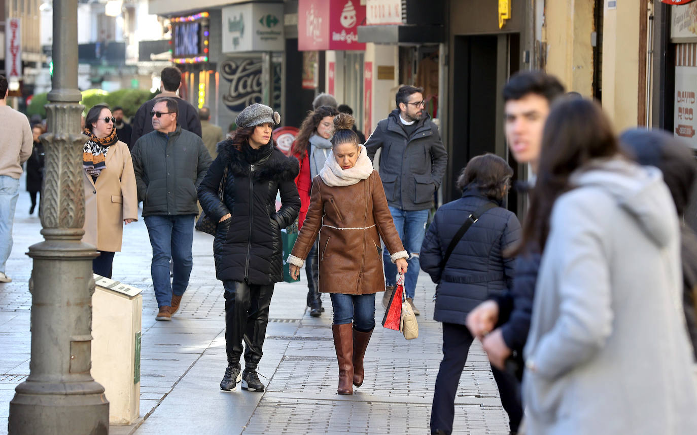 Las populares compras de regalos navideños en el Centro, en imágenes