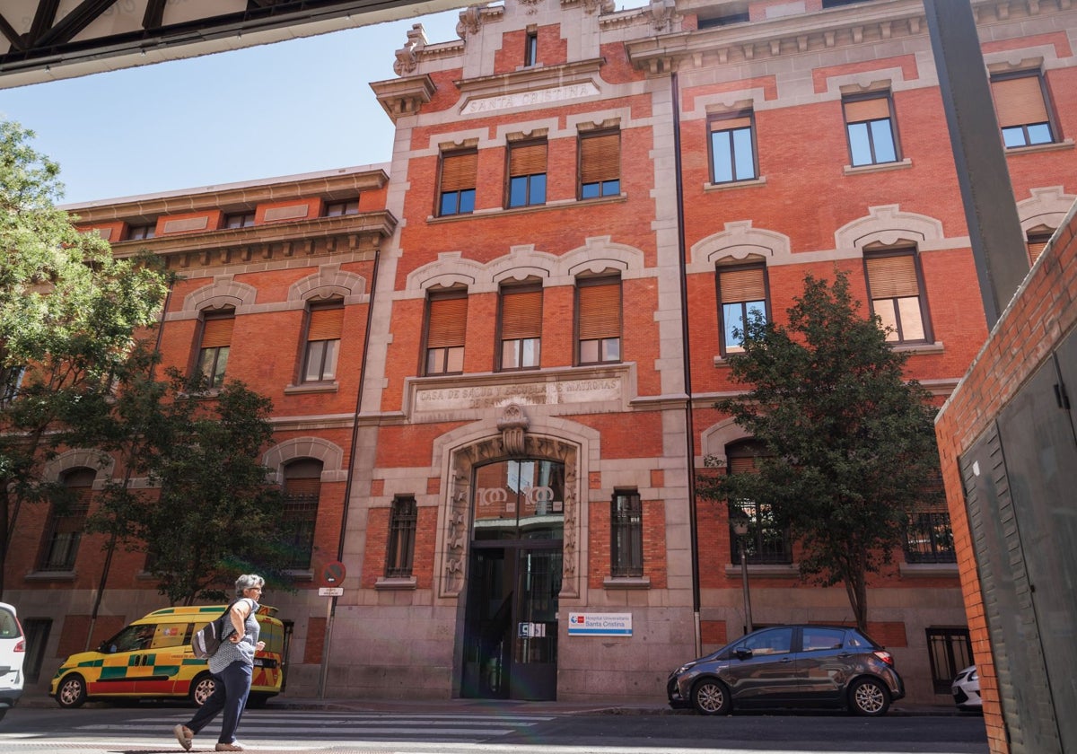 Fachada histórica del Hospital de Santa Cristina