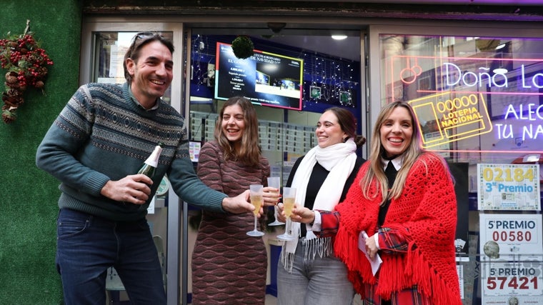 La lotería 'Doña Lola' ha repartido uno de los cuartos