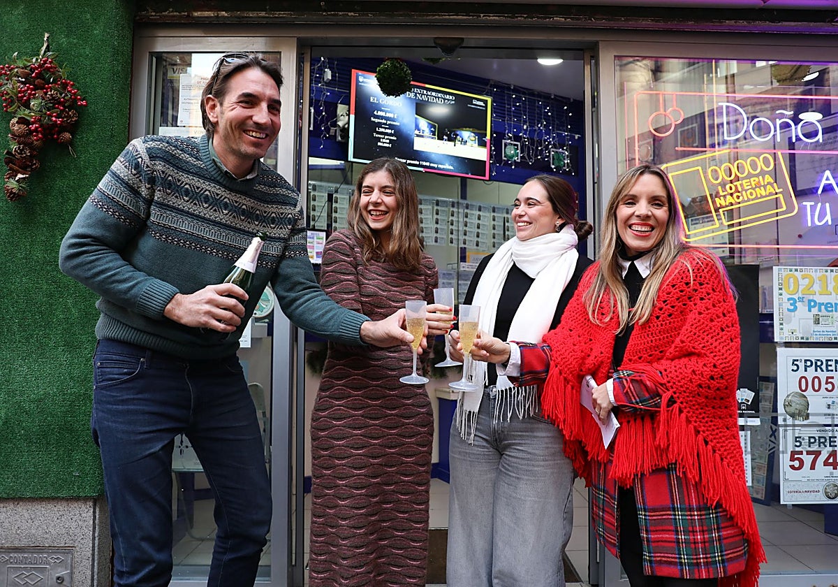 Responsables de la administración de loterías 'Doña Lola' de Toledo