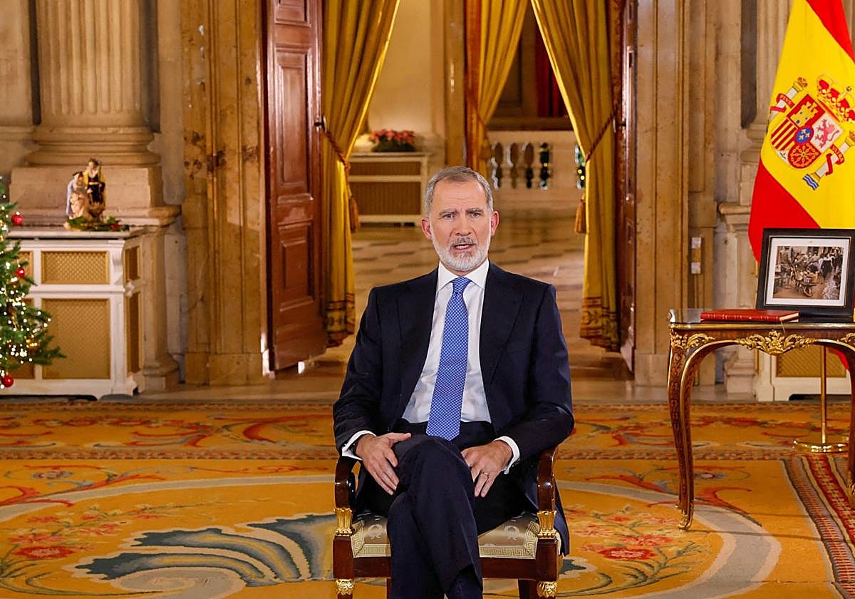 Un Rey entre dos mundos: toque a los dirigentes políticos