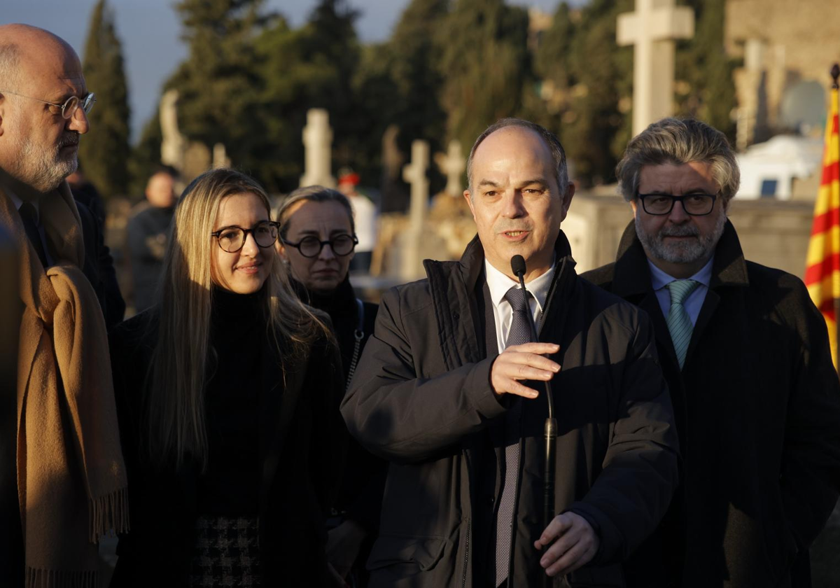 Jordi Turull, secretario general de Junts, hoy, atendiendo a la prensa tras el homenaje a Francesc Macià