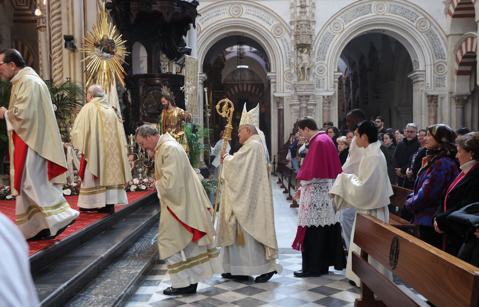 La solemne misa de Navidad en la Catedral de Córdoba, en imagenes