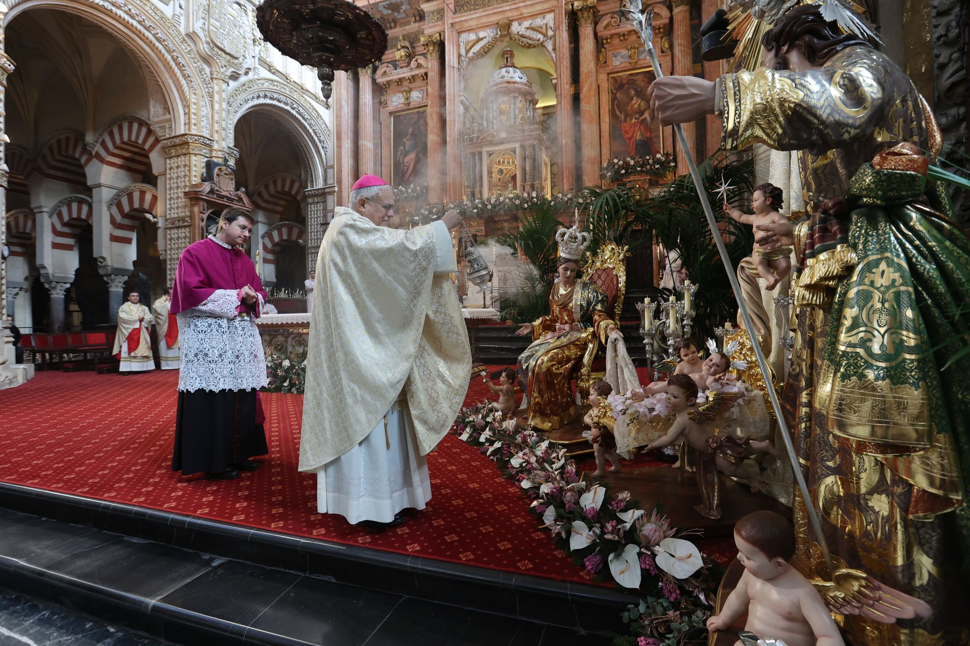 La solemne misa de Navidad en la Catedral de Córdoba, en imagenes