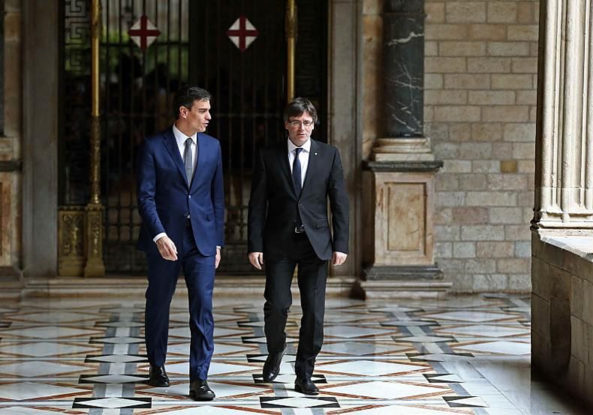 Carles Puigdemont y Pedro Sánchez en un encuentro en 2016