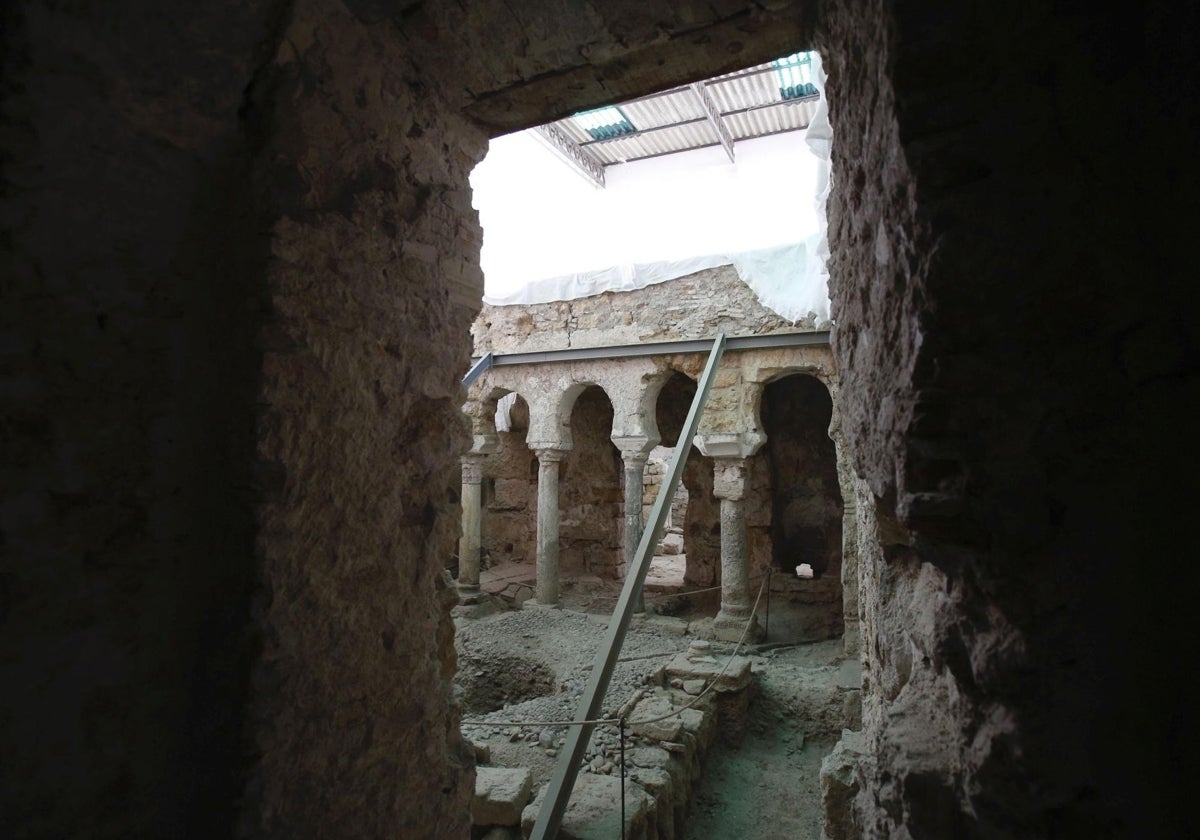 Una de las salas de los baños árabes de San Pedro en Córdoba