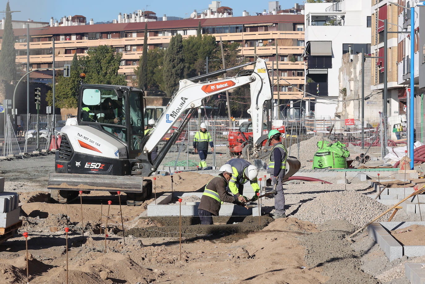 Las obras en la Ronda del Marrubial y en la carretera de Trassierra en Córdoba, en imágenes